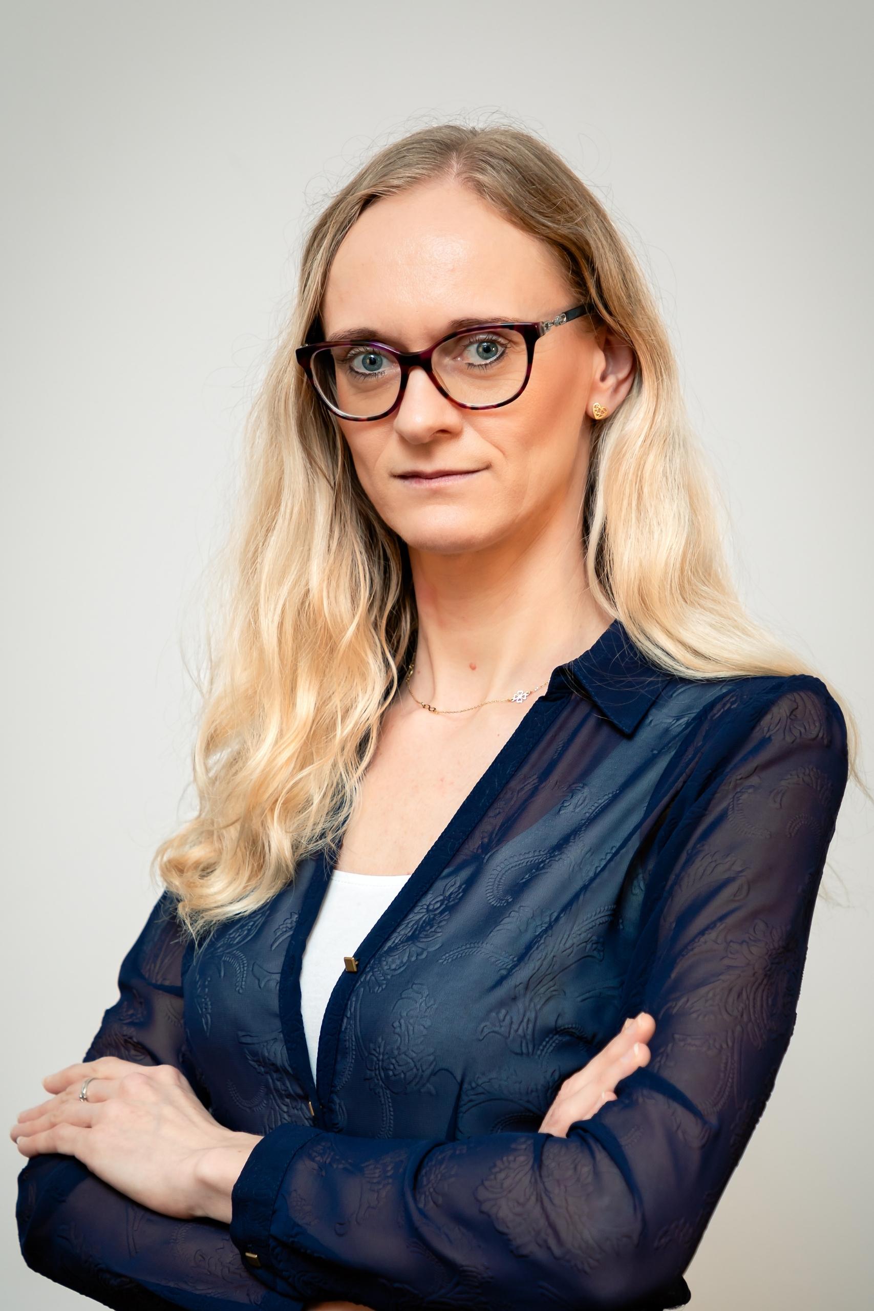 IZABELA NOWAKOWSKA